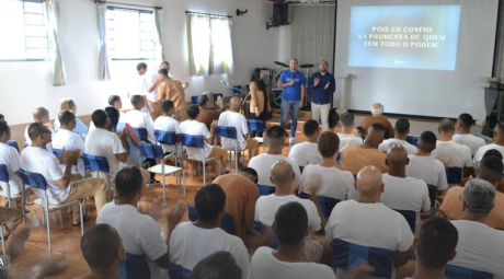 Cursos bíblicos llegan a las prisiones y ayudan en la reinserción social de los internos